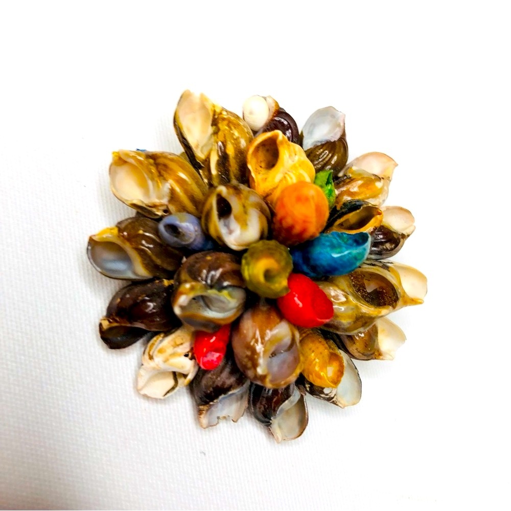 VTG 90s Brooch Circular Sea Shell Pin Colorful Layered Shells, Travel Souvenir